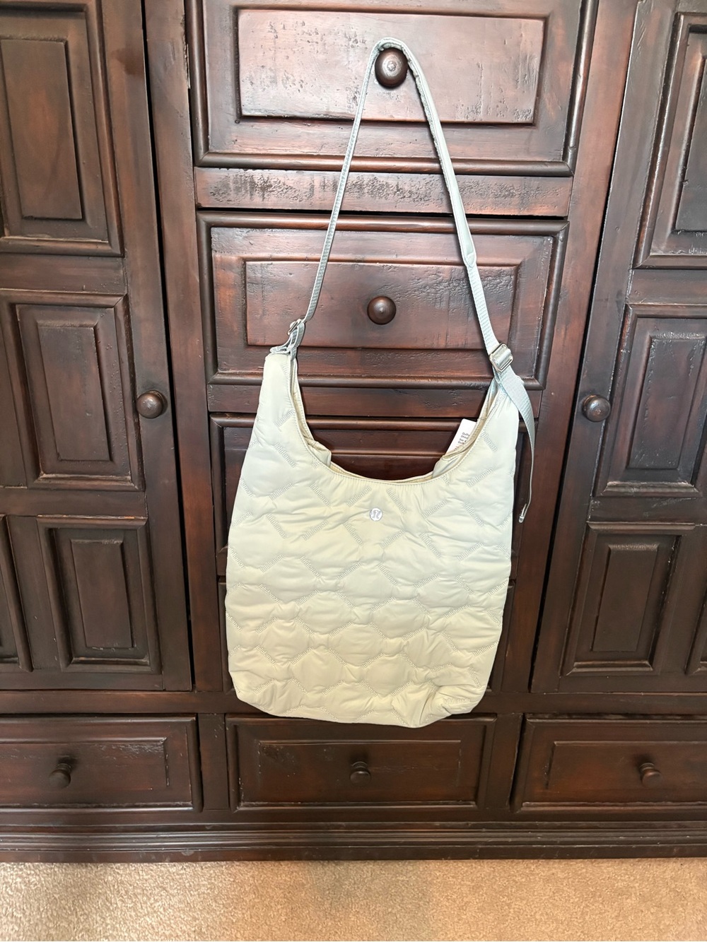 NWT: Lululemon Quilty Pleasures Shoulder Bag 14L - Color- Pelican - Picture 4 of 6